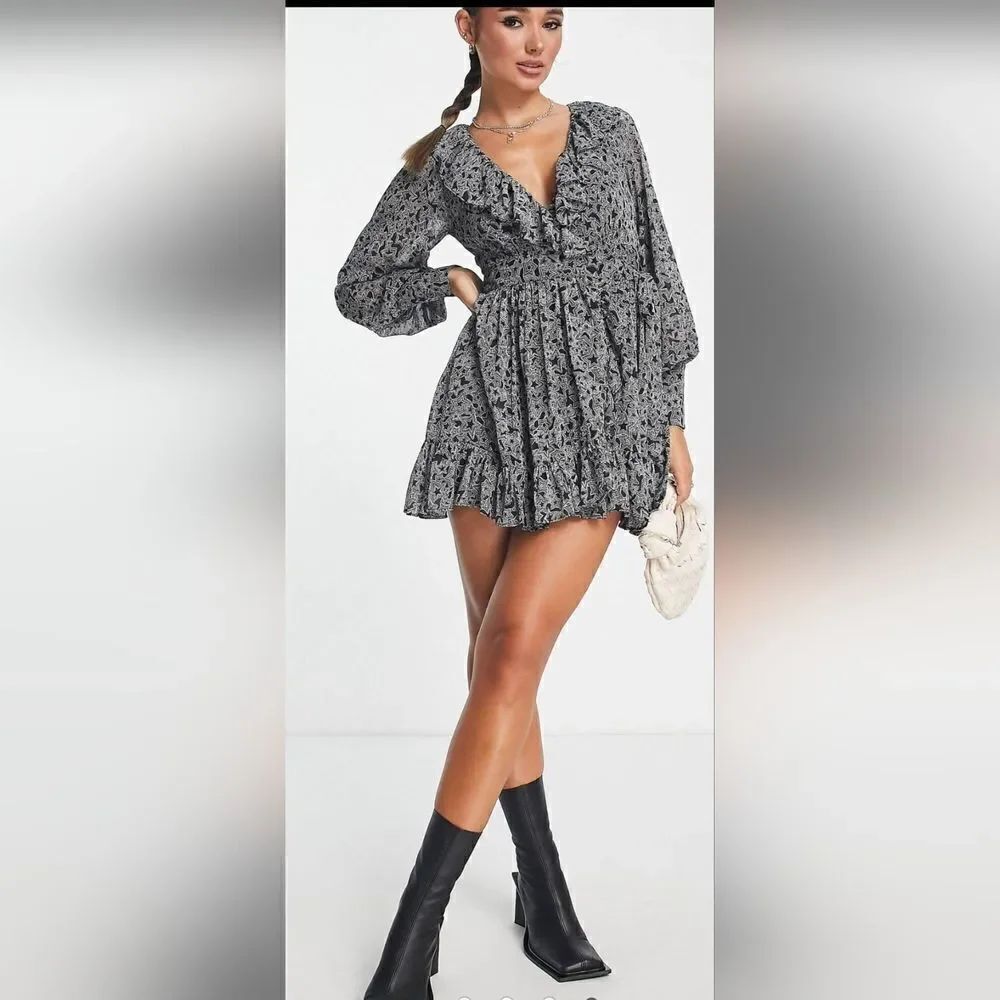 Topshop star ruffle wrap mini tea dress NWOT size 12 Black and white